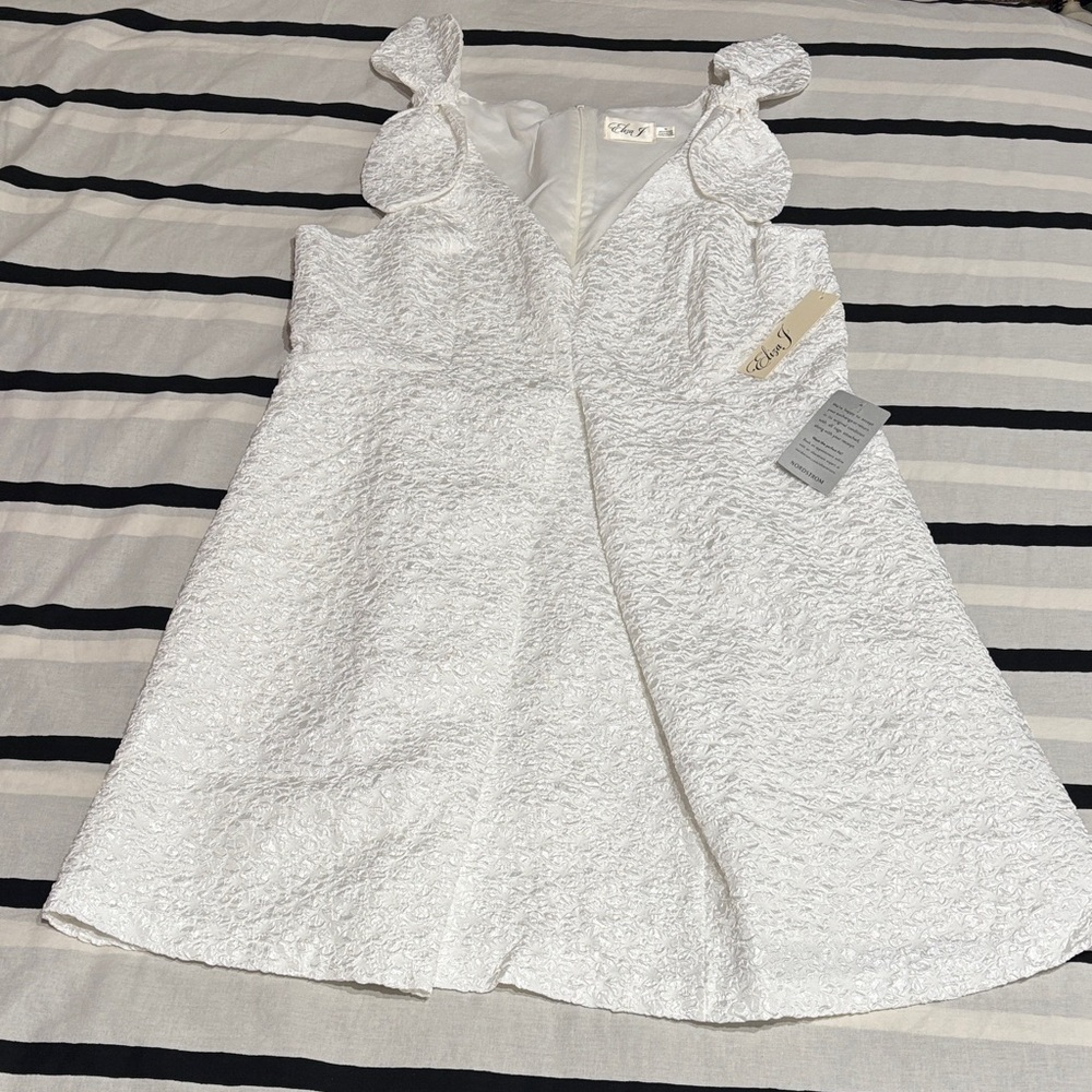 Eliza J White Textured Formal Dress